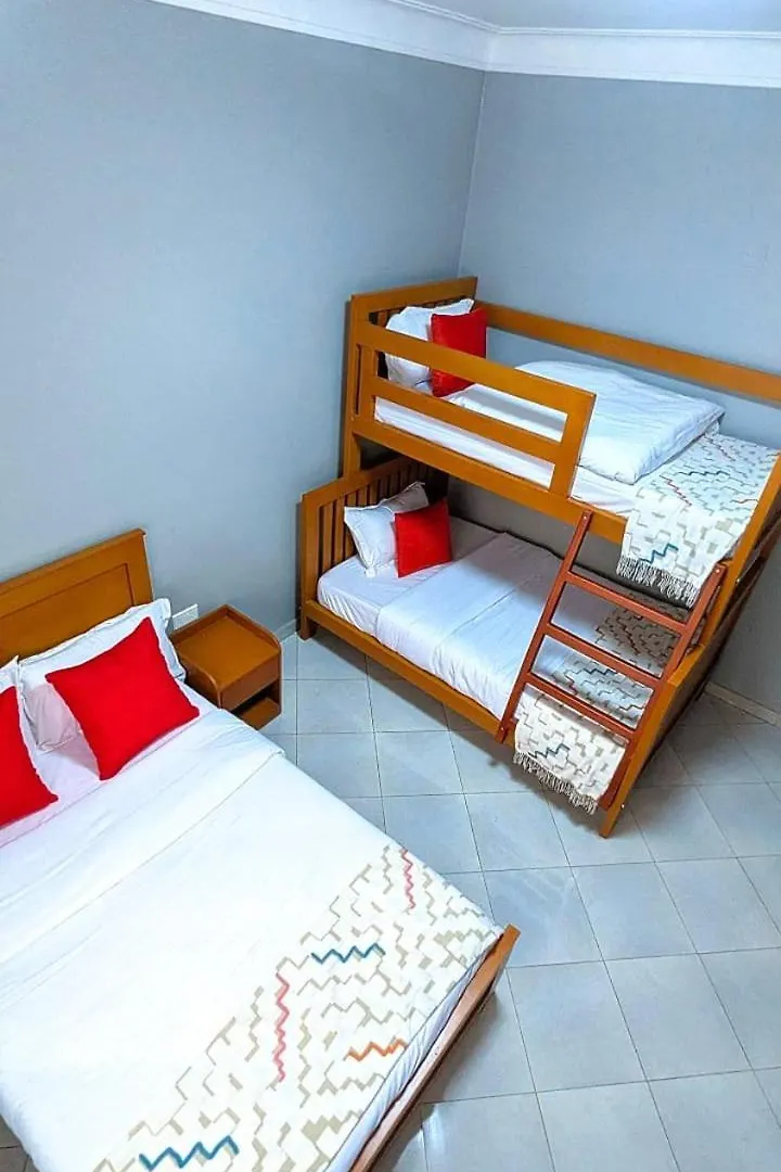 3 Bedroom Family-Friendly Apartment In Kampala Near The Mall 0*,