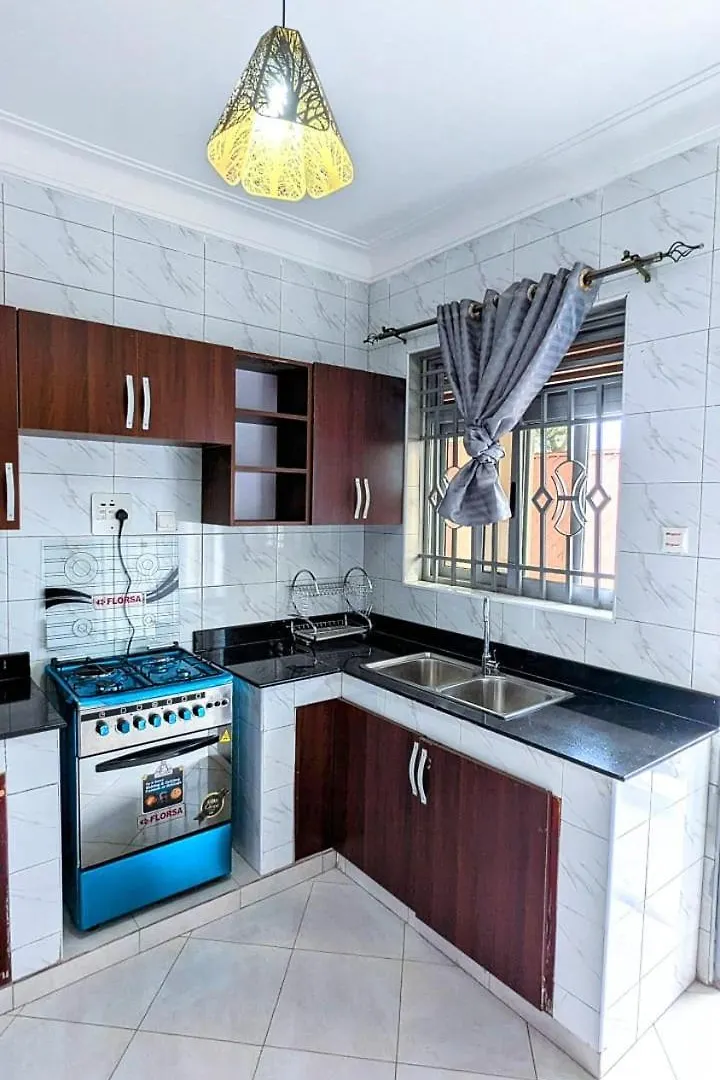 3 Bedroom Family-Friendly Apartment In Kampala Near The Mall