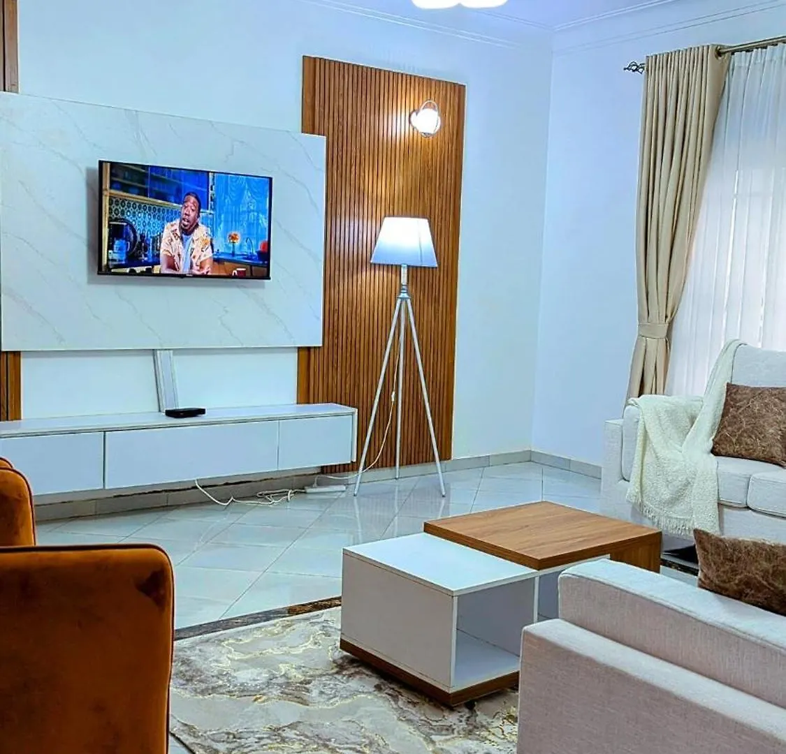 3 Bedroom Family-Friendly Apartment In Kampala Near The Mall 0*,