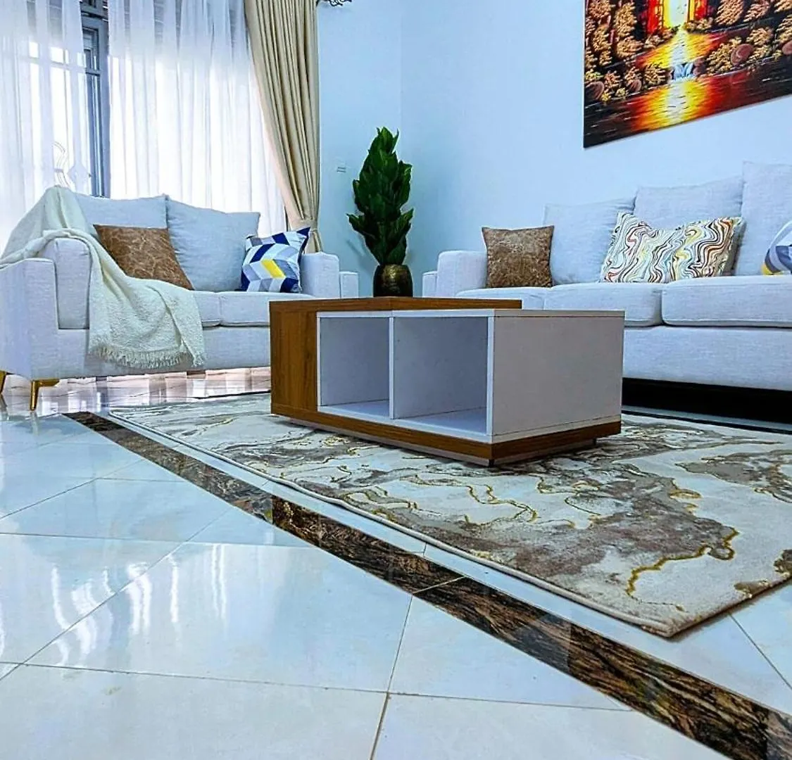 3 Bedroom Family-Friendly Apartment In Kampala Near The Mall