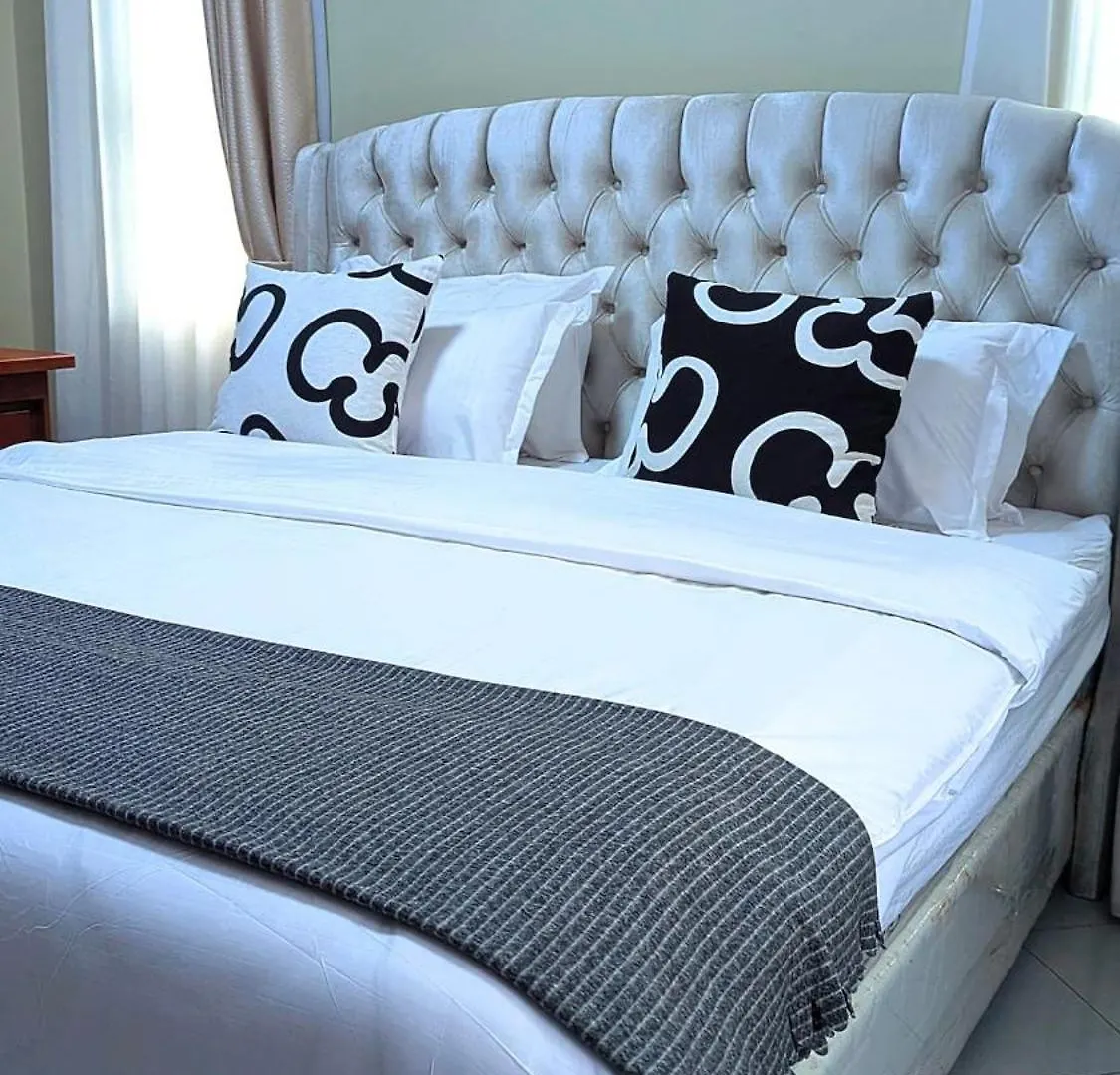 3 Bedroom Family-Friendly Apartment In Kampala Near The Mall