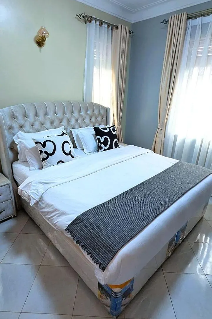 3 Bedroom Family-Friendly Apartment In Kampala Near The Mall